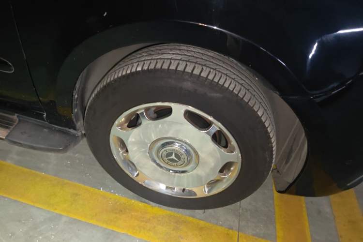 Used Mercedes-Benz Vito 2011 2.5L 7-seater executive version Right Front Wheel Hub