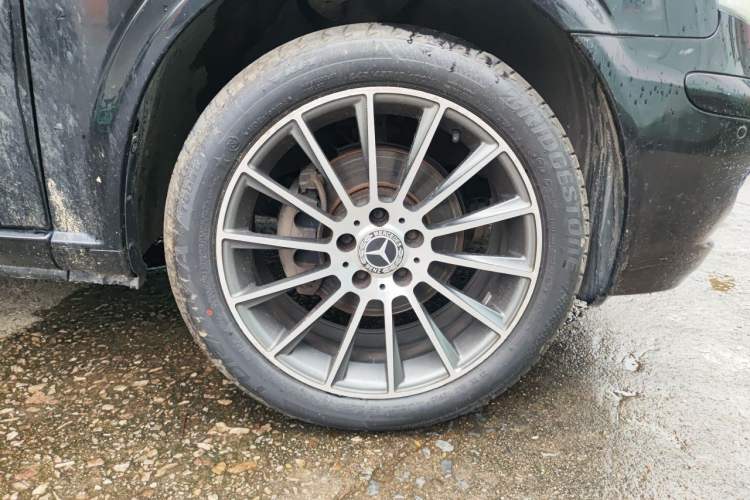 Used Mercedes-Benz Vito 2011 2.5L Elite Edition Right Front Wheel Hub