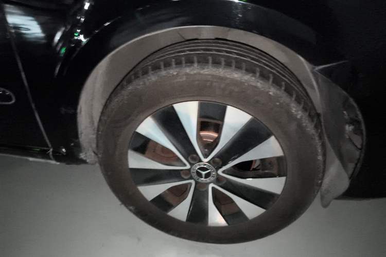 Used Mercedes-Benz Vito 2011 2.5L Elite Edition Right Front Wheel Hub