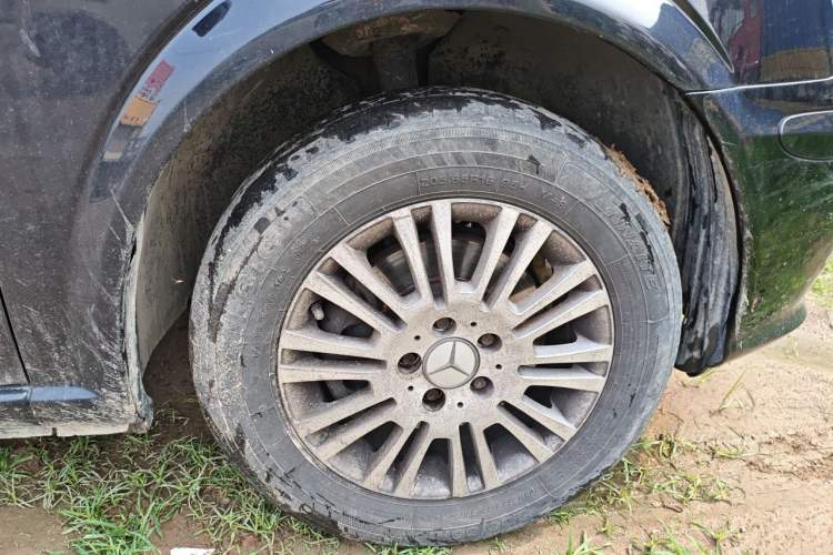 Used Mercedes-Benz Vito  Right Front Wheel Hub