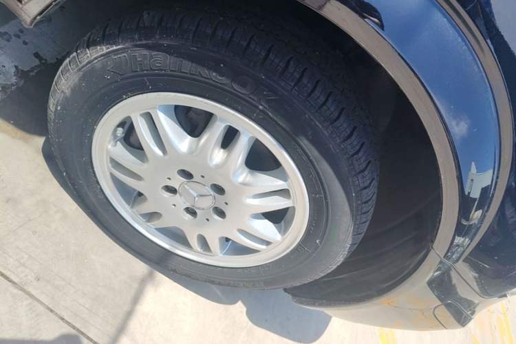 Used Mercedes-Benz Vito 2011 2.5L Elite Edition Right Front Wheel Hub