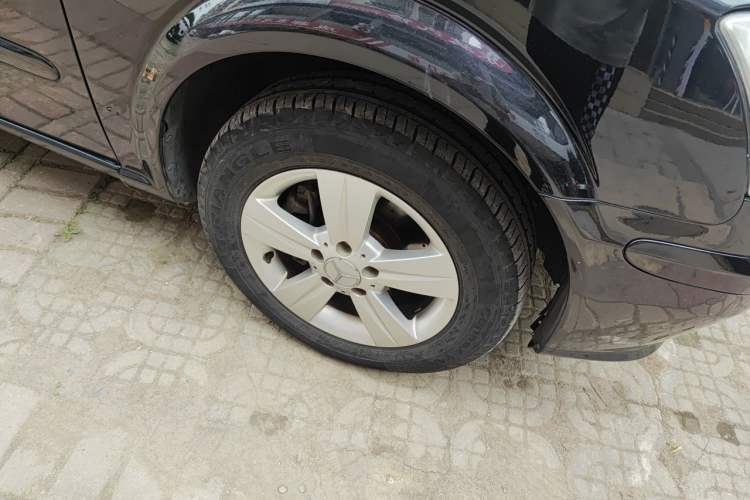 Used Mercedes-Benz Vito 2011 2.5L Elite Edition Right Front Wheel Hub
