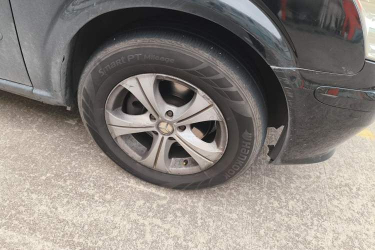 Used Mercedes-Benz Vito 2011 2.5L 7-seater executive version Right Front Wheel Hub