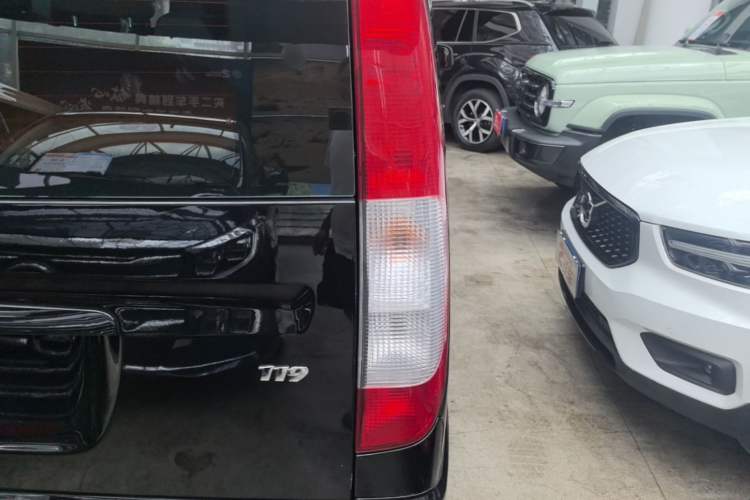 Used Mercedes-Benz Vito 2011 2.5L 7-seater executive version Right Rear Taillight