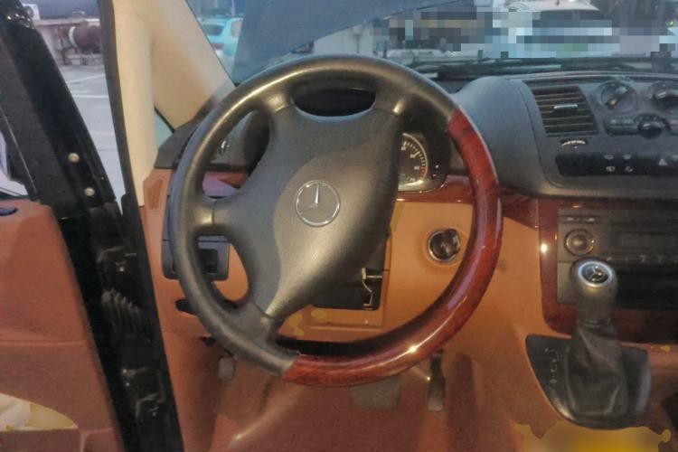 Used Mercedes-Benz Vito 2011 2.5L 7-seater executive version Steering Wheel