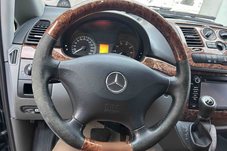 Used Mercedes-Benz Vito 2011 2.5L 7-seater executive version Steering Wheel
