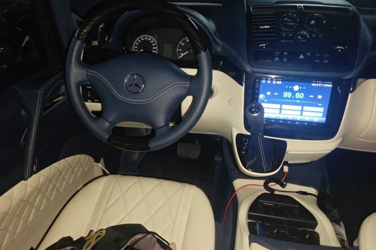 Used Mercedes-Benz Vito 2011 2.5L 7-seater executive version Steering Wheel