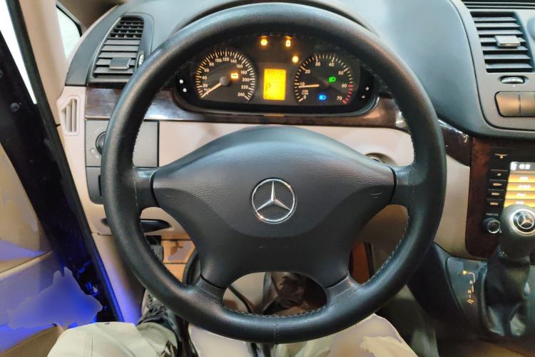 Used Mercedes-Benz Vito 2011 2.5L 7-seater executive version Steering Wheel