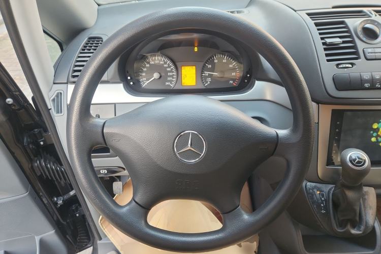 Used Mercedes-Benz Vito 2011 2.5L 7-seater executive version Steering Wheel