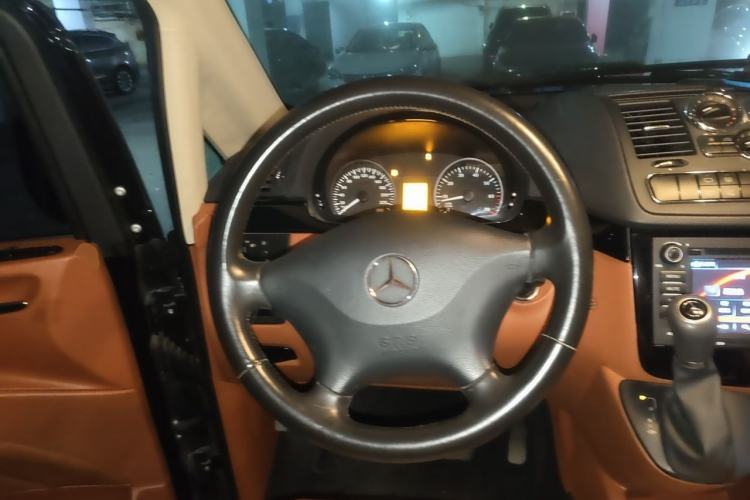 Used Mercedes-Benz Vito 2011 2.5L 7-seater executive version Steering Wheel