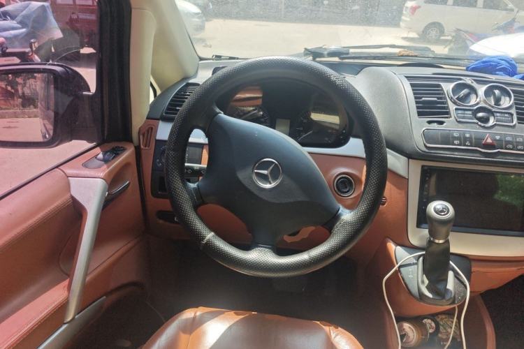 Used Mercedes-Benz Vito 2011 2.5L 7-seater executive version Steering Wheel