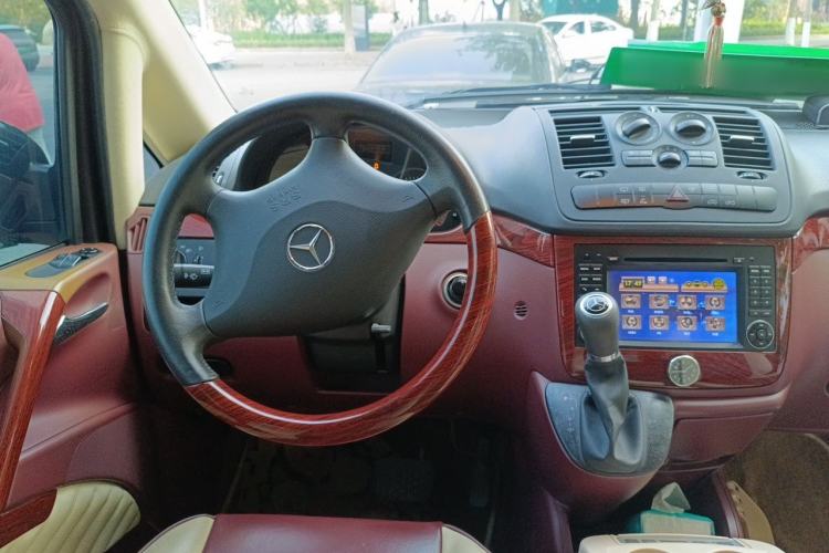Used Mercedes-Benz Vito 2011 2.5L 7-seater executive version Steering Wheel