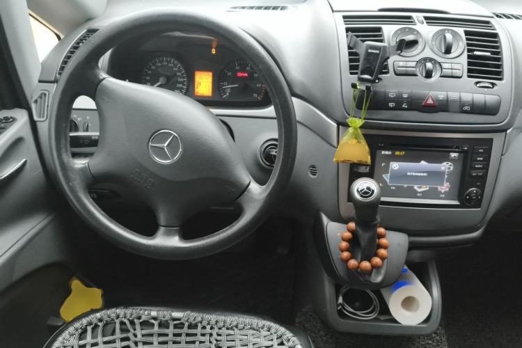 Used Mercedes-Benz Vito 2011 2.5L 7-seater executive version Steering Wheel