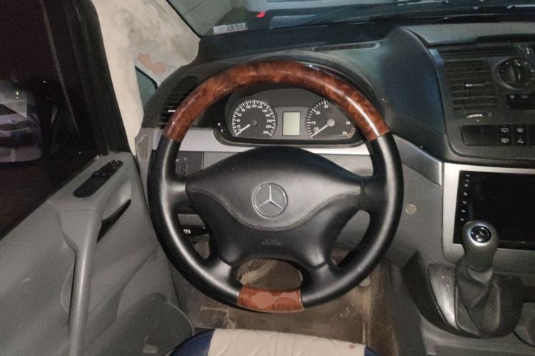 Used Mercedes-Benz Vito 2011 2.5L 7-seater executive version Steering Wheel