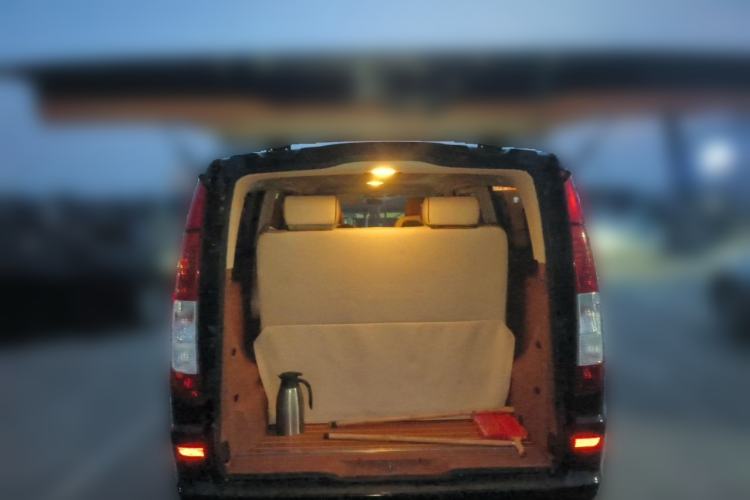 Used Mercedes-Benz Vito 2011 2.5L 7-seater executive version Trunk