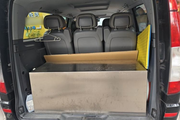 Used Mercedes-Benz Vito 2011 2.5L 7-seater executive version Trunk