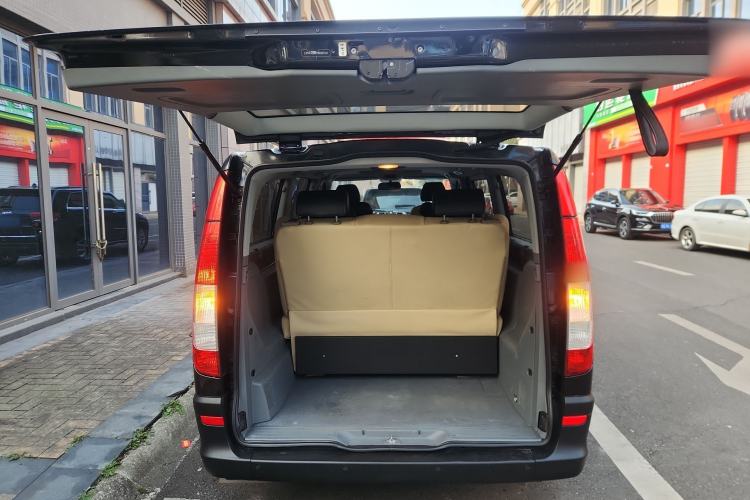 Used Mercedes-Benz Vito 2011 2.5L 7-seater executive version Trunk