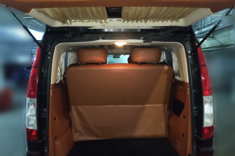 Used Mercedes-Benz Vito 2011 2.5L 7-seater executive version Trunk