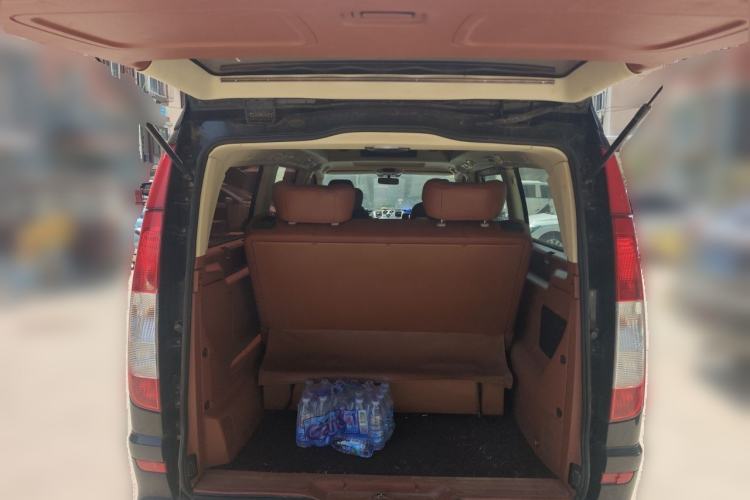 Used Mercedes-Benz Vito 2011 2.5L 7-seater executive version Trunk
