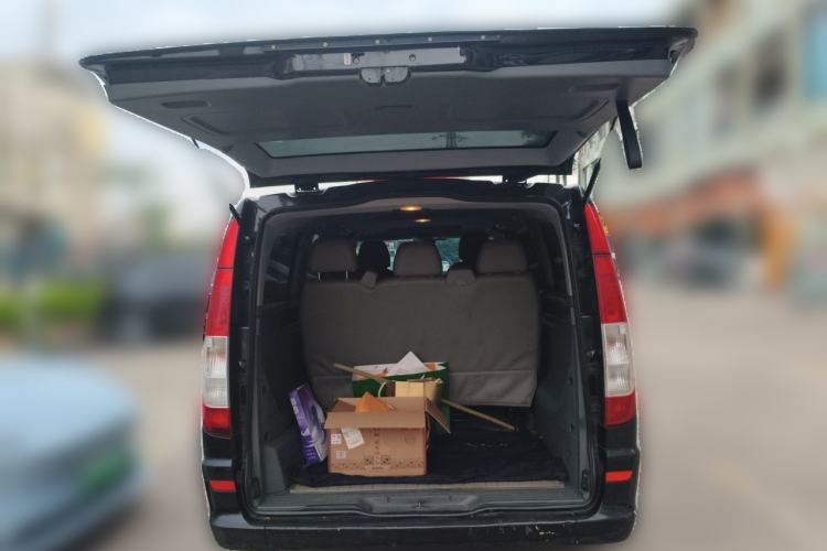Used Mercedes-Benz Vito 2011 2.5L 7-seater executive version Trunk