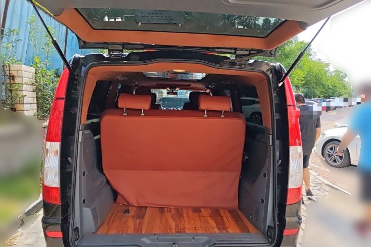 Used Mercedes-Benz Vito 2011 2.5L 7-seater executive version Trunk
