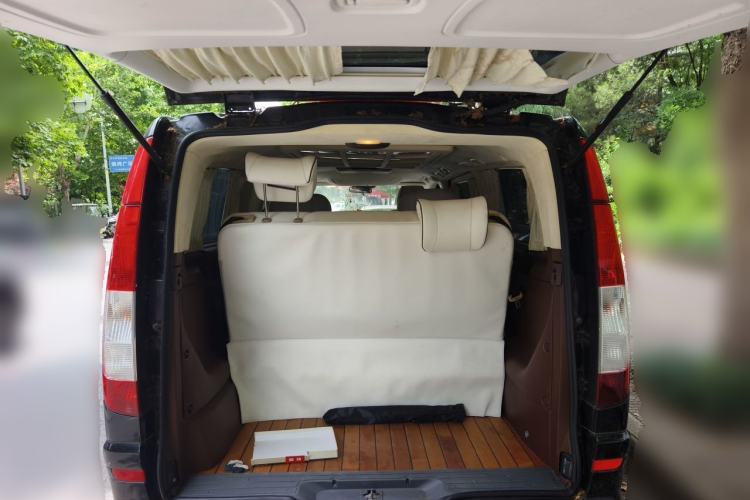 Used Mercedes-Benz Vito 2011 2.5L 7-seater executive version Trunk