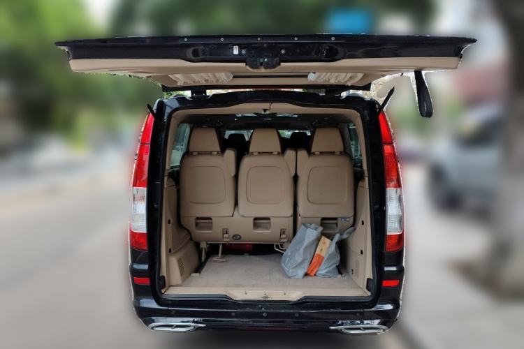 Used Mercedes-Benz Vito 2011 2.5L 7-seater executive version Trunk