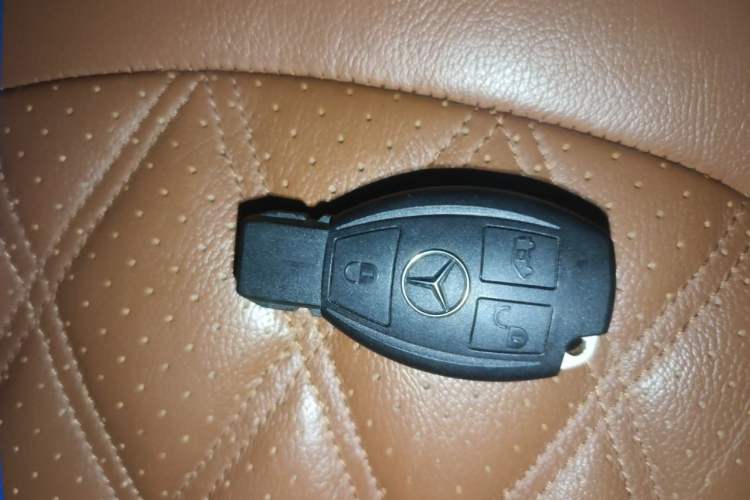 Used Mercedes-Benz Vito 2011 2.5L 7-seater executive version Vehicle Key