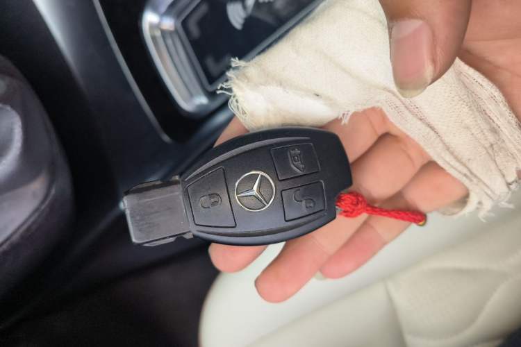 Used Mercedes-Benz Vito 2011 2.5L Elite Edition Vehicle Key