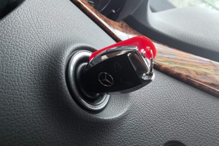 Used Mercedes-Benz Vito 2011 2.5L 7-seater executive version Vehicle Key