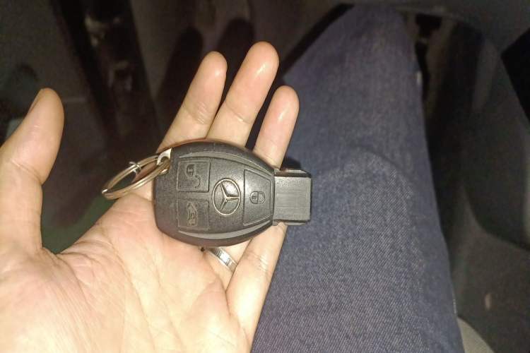 Used Mercedes-Benz Vito 2011 2.5L 7-seater executive version Vehicle Key