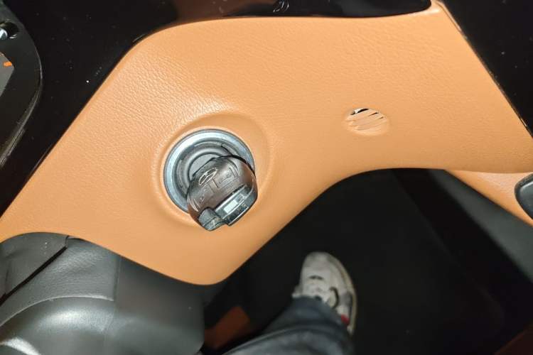 Used Mercedes-Benz Vito 2011 2.5L 7-seater executive version Vehicle Key