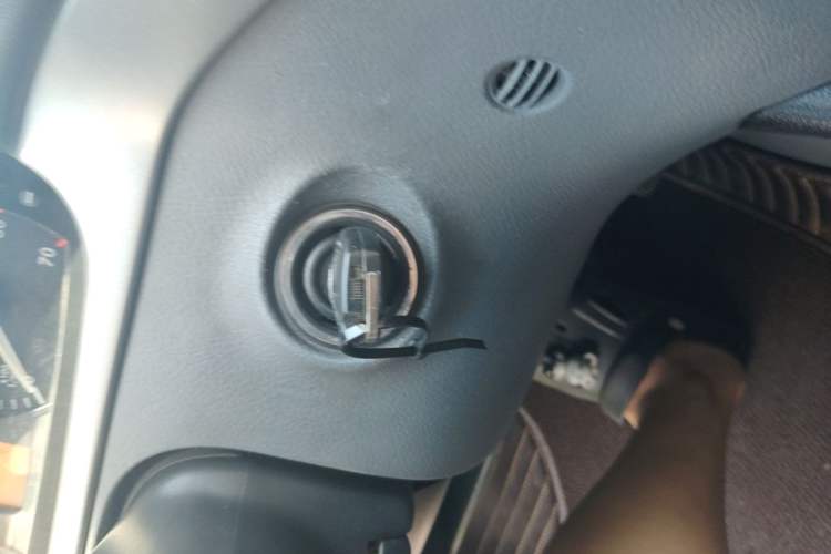 Used Mercedes-Benz Vito 2011 2.5L Elite Edition Vehicle Key