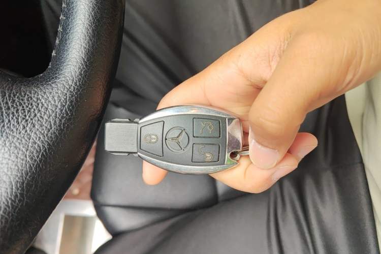 Used Mercedes-Benz Vito 2011 2.5L Elite Edition Vehicle Key
