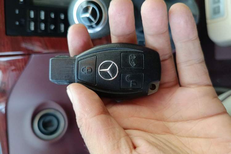 Used Mercedes-Benz Vito 2011 2.5L 7-seater executive version Vehicle Key