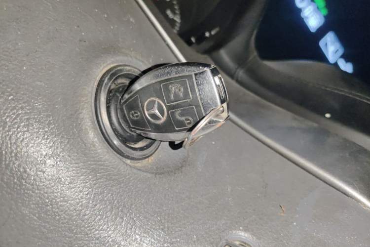 Used Mercedes-Benz Vito 2011 2.5L 7-seater executive version Vehicle Key
