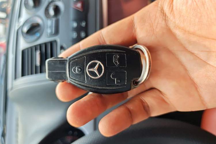 Used Mercedes-Benz Vito 2011 2.5L 7-seater executive version Vehicle Key