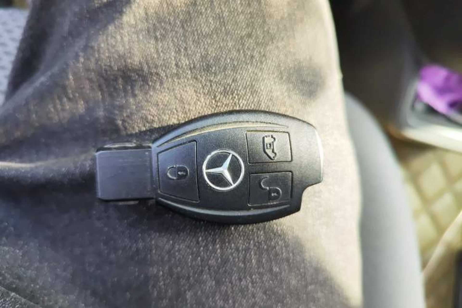 Used Mercedes-Benz Vito 2011 2.5L 7-seater executive version Vehicle Key