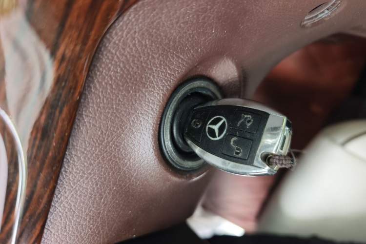 Used Mercedes-Benz Vito 2011 2.5L 7-seater executive version Vehicle Key