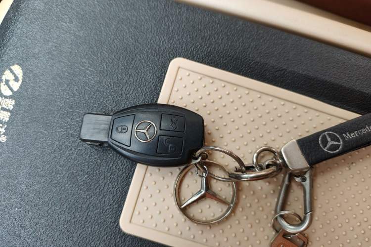 Used Mercedes-Benz Vito 2011 2.5L 7-seater executive version Vehicle Key