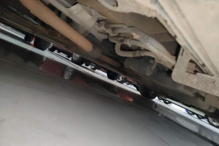 Used Mercedes-Benz Vito 2011 2.5L 7-seater executive version Chassis Front Left