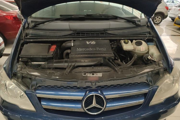 Used Mercedes-Benz Vito 2011 2.5L 7-seater executive version Engine Bay