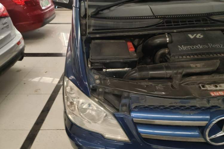Used Mercedes-Benz Vito 2011 2.5L 7-seater executive version Engine Bay Right