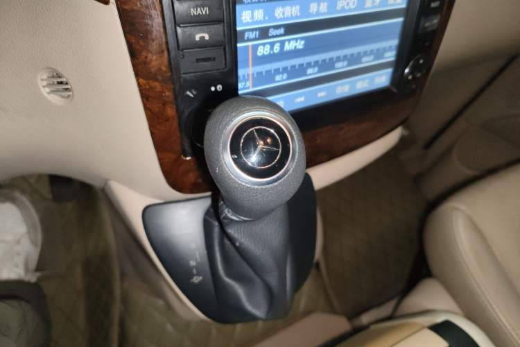 Used Mercedes-Benz Vito 2011 2.5L 7-seater executive version Gear Lever