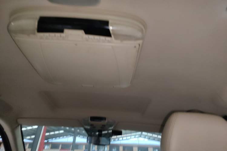 Used Mercedes-Benz Vito 2011 2.5L 7-seater executive version Headliner