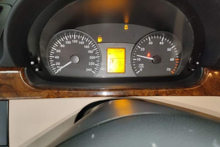 Used Mercedes-Benz Vito 2011 2.5L 7-seater executive version Instrument Cluster