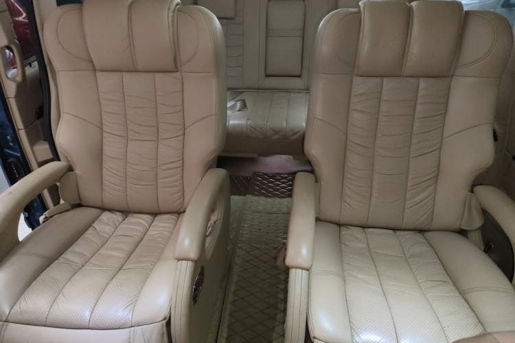 Used Mercedes-Benz Vito 2011 2.5L 7-seater executive version Left Rear Seat