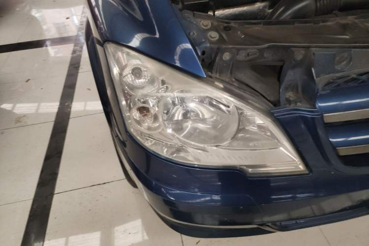 Used Mercedes-Benz Vito 2011 2.5L 7-seater executive version Right Front Headlight