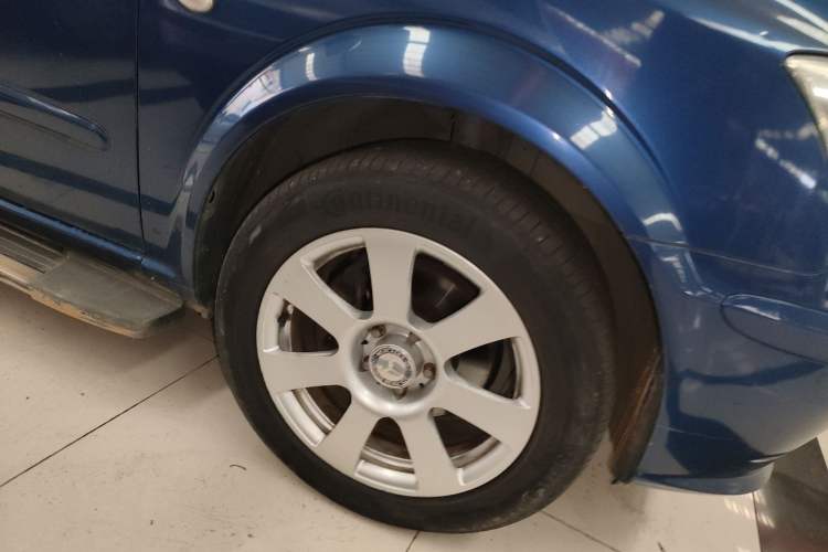 Used Mercedes-Benz Vito 2011 2.5L 7-seater executive version Right Front Wheel Hub