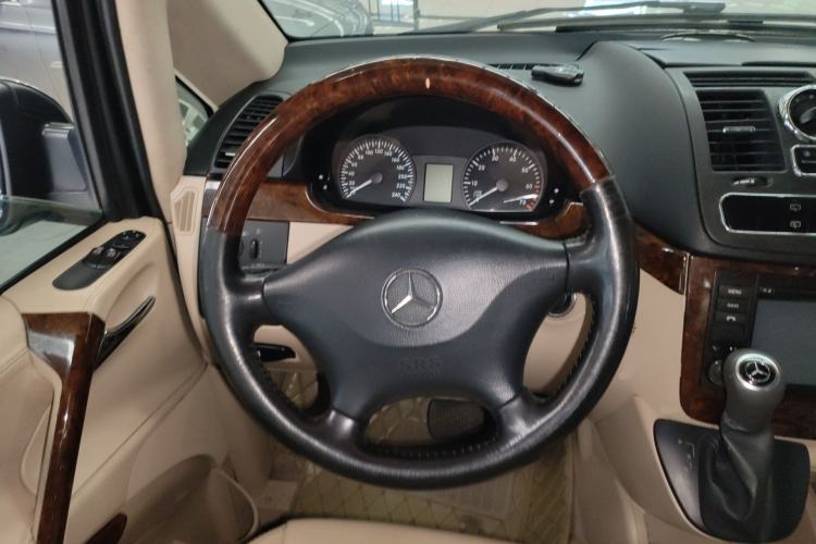 Used Mercedes-Benz Vito 2011 2.5L 7-seater executive version Steering Wheel